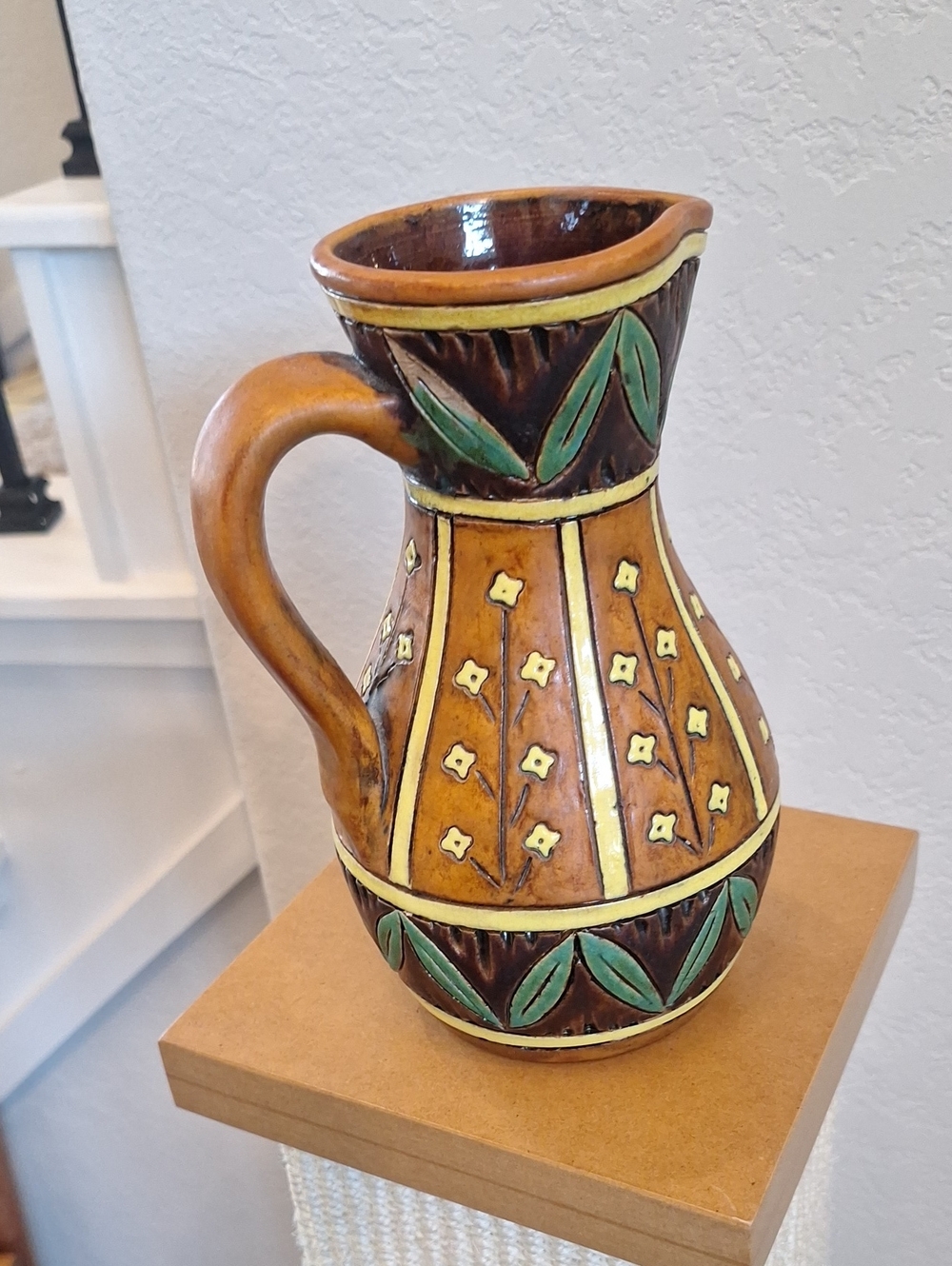 Vintage Artist Signed Folksy Artsy Floral Leaf Pottery Pitcher Vase Bari Logue - Picture 3 of 7